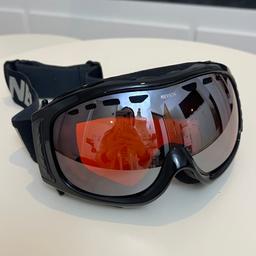 Verkaufe eine hochwertige Nevica Skibrille in Größe M mit einem stylischen orangen verspiegelten Glas. Die Brille befindet sich in einem sehr guten Zustand und ist bereit, dich auf die Piste zu begleiten. Auch für Helm geeignet! Unisex.

#Ski #Skibrille #Winter #Skiing #Snowboarding #Nevica #WinterSports #Outdoor #ZuVerkaufen #GebrauchtAberGut #WinterFashion #fürSkihelm #Schibrille