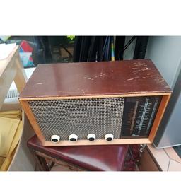 Marconi Marconiphone Radio 
Vintage 

Model number T.42.AY

Fully functioning

Good condition for age (see pics)