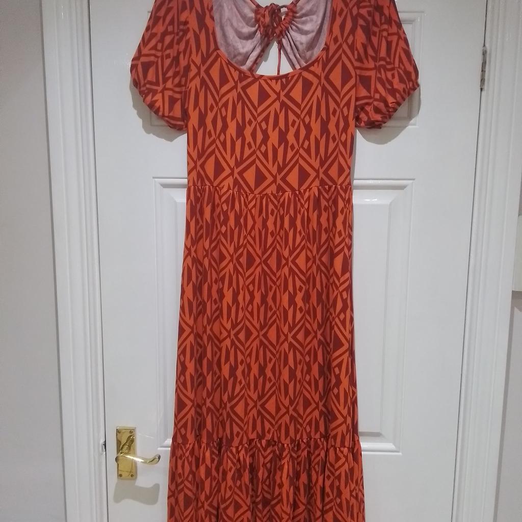 dorothy perkins dress colour orange mix
size12 but wud say more like 12/14
because quite stretchy 96% viscose 4% elasthane
PERFECT CONDITION BARGAIN £1.50
COLLECTION FROM FRONT,DOOR