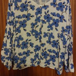 size 20 top in excellent clean condition from a smoke free home
