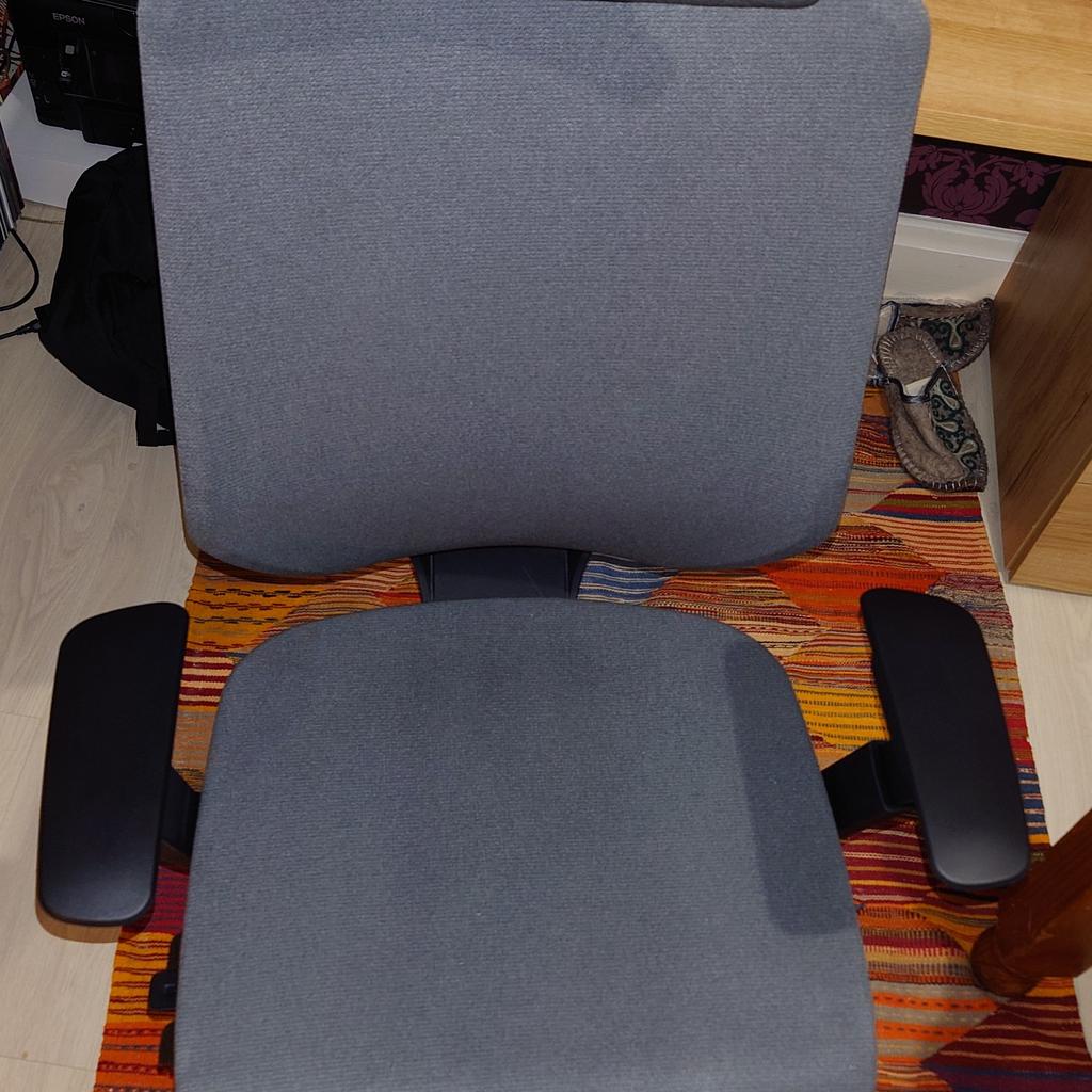 Flexispot BS12 PRO Multifunctional Adjustable Upgraded Fabric Ergonomic Chair
Fabric Colour: Grey
Brand new and in opened box, this chair has not been put together. The chair in the photo is my own chair which is exactly the same..
A great premium office chair
Further details can be found on Flexispot Website:

RRP: £430

On sale for £170

Collection from Wolverhampton only, assembly available.