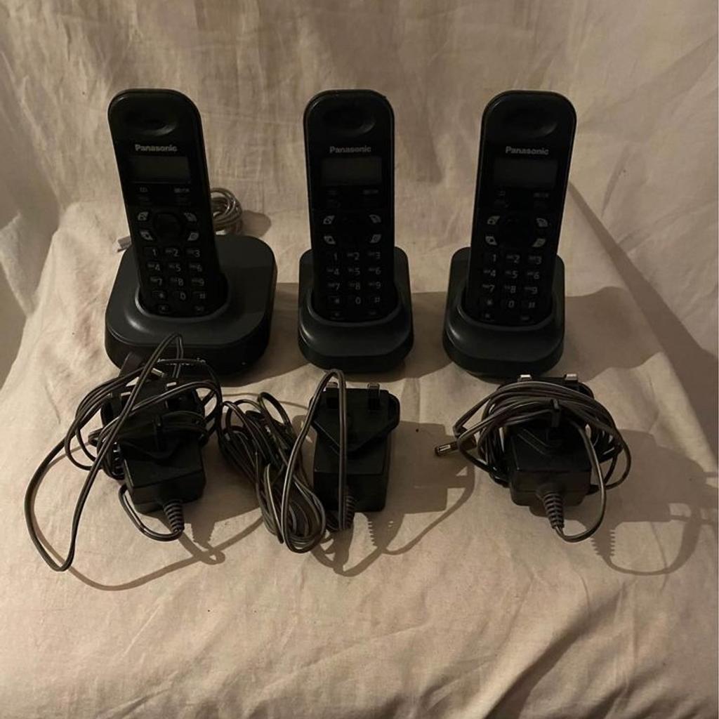 This BT Xenon 1500 Phone set includes three cordless handsets and base units.
With one phone line, this answering machine has a sleek black design that will complement any room. The set is made by BT and comes with all the necessary components, including three handsets, base units, and power cables.
The Xenon 1500 model is reliable and efficient, and its features include a coloured display, a phonebook that can store up to 200 contacts, and an answering machine with up to 25 minutes of recording time.
Original Box
The 3 phones are in working order.
Very Good Condition (see photos)
COLLECTION from Shirley, Croydon, Surrey, CR0 8BB
Could consider Postage for this item by Royal Mail.
Delivery within 10 miles for small fee