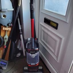 Shark nv602ukt lift away bagless upright vacuum cleaner in very good condition with great suction comes with crevice tool just been cleaned out and filters washed ready for use bargain at just £60 NO OFFERS DARWEN BB3 0DU