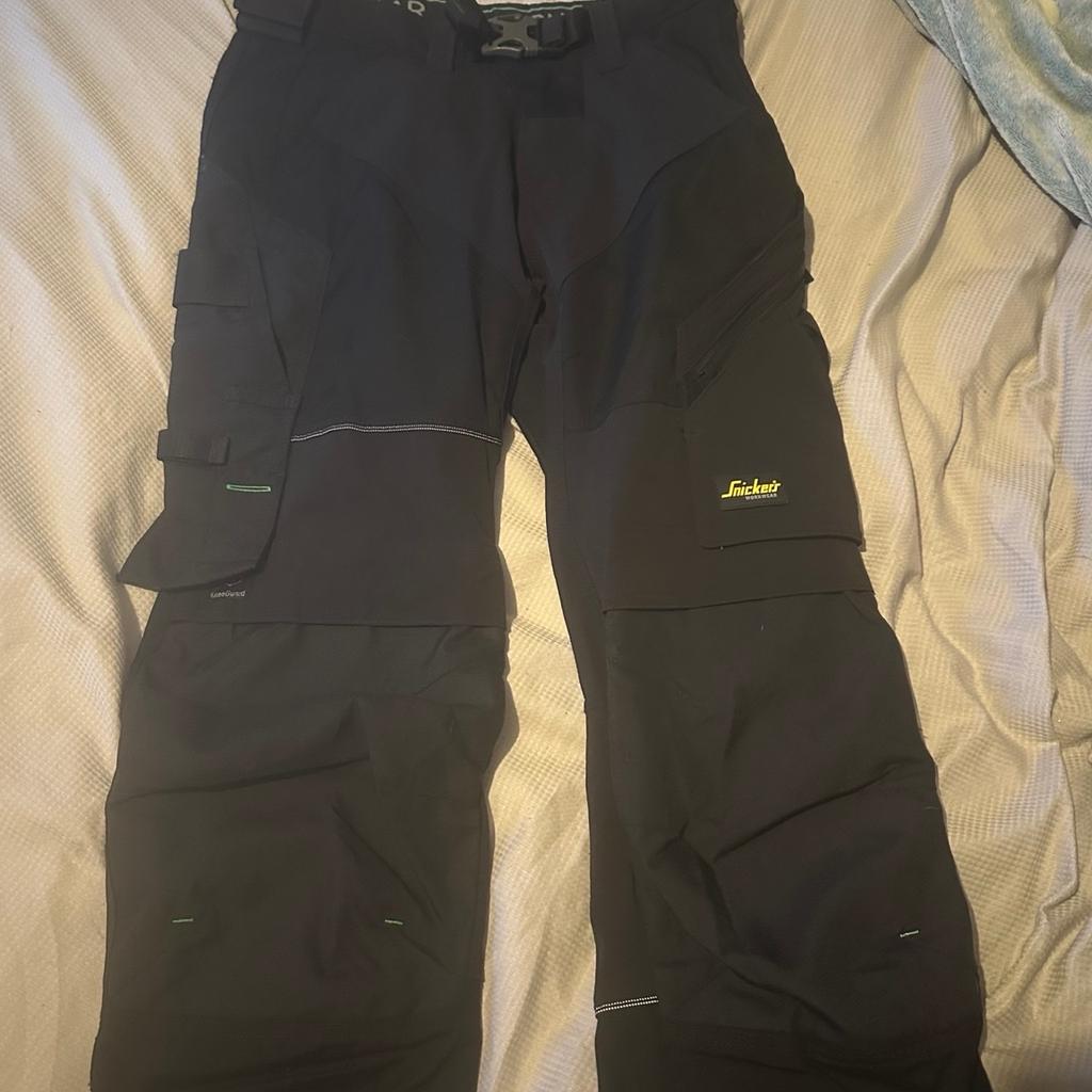 Men’s Snickers WorkPants
Bought for £120 but selling for £90 due to throwing packaging away and can’t send back selling due to wrong size and don’t fit grab yourself a bargain