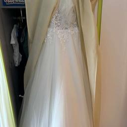 Verkaufe mein wunderschönes Hochzeitskleid. Neupreis war 1800€ inkl Schleier. Größe wurde von 36 auf ca 34 geändert. Ich bin 161cm mit 47kg
Kann gerne anprobiert werden.
