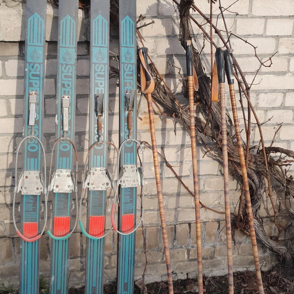 2 Paar Germina Super Skier mit Skistocken DDR

pflegebedürftig

Stückpreis

Selbstabholung

keine Garantie und Gewährleistung

beachtet auch meine anderen Anzeigen