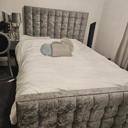 Beautiful bed ( mattress not included) hand made in London,solid oak frame bottom board aswell as high headboard,solid bed,only selling due to moving cost £1200 bargain at less than half price £500 ono
#Valentine
