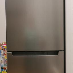 Wir verkaufen, wegen Neuanschaffung, unseren voll funktionsfähigen Kühlschrank mit Gefrierschrank der Marke Bosch. Maßen sind 186x60x66 (HxBxT).
Es sind Gebrauchsspuren da, beeinträchtigen aber die Funktionalität nicht.
Bei weiteren Fragen, schreiben Sie mich gerne an.