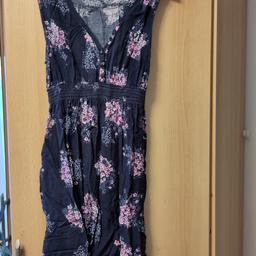 Umstandskleid von H&M Mama
dunkelblau mit Blumenmuster
leichtes Sommerkleid, ärmellos

Nichtraucherhaushalt
Selbstabholung in Dornbirn