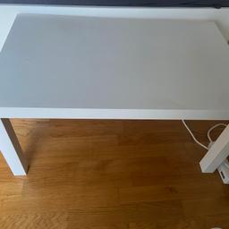 Verkaufe wegen Umzugs meinen Tisch von Ikea :)
Neupreis 2021: €30
Tisch hat leider eine Schramme (siehe Bild), sonst ist er in einem guten Zustand :)
Abholung in Innsbruck.

Keine Garantie da Privatverkauf.