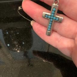 This vintage silver & turquoise
Cross is beautiful with any outfit
REAL SILVER
CAN POST
EXCELLENT CONDITION