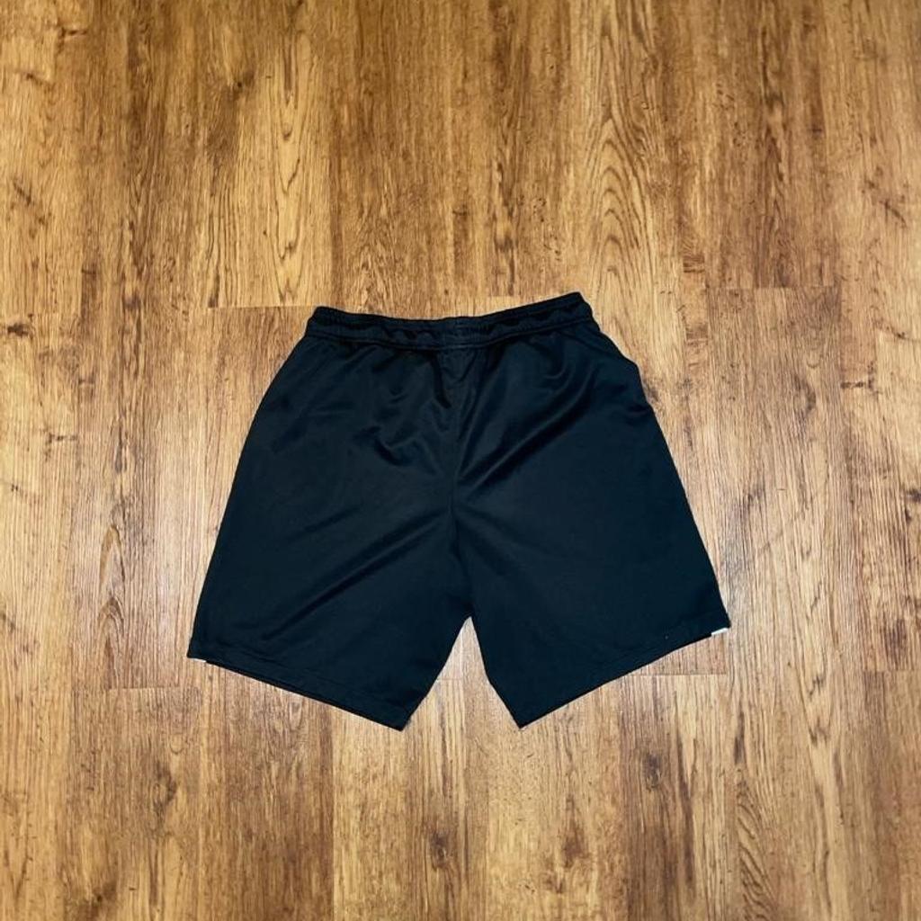 Nike Shorts
Getragen / worn
Größe / Size: L
Preis verhandelbar / Price negotiable