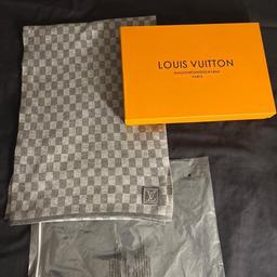 Lv grey scarf

Worn once or twice.
Bought the hat and scarf set however never use the scarf so not needed.

Comes in plastic bag and box