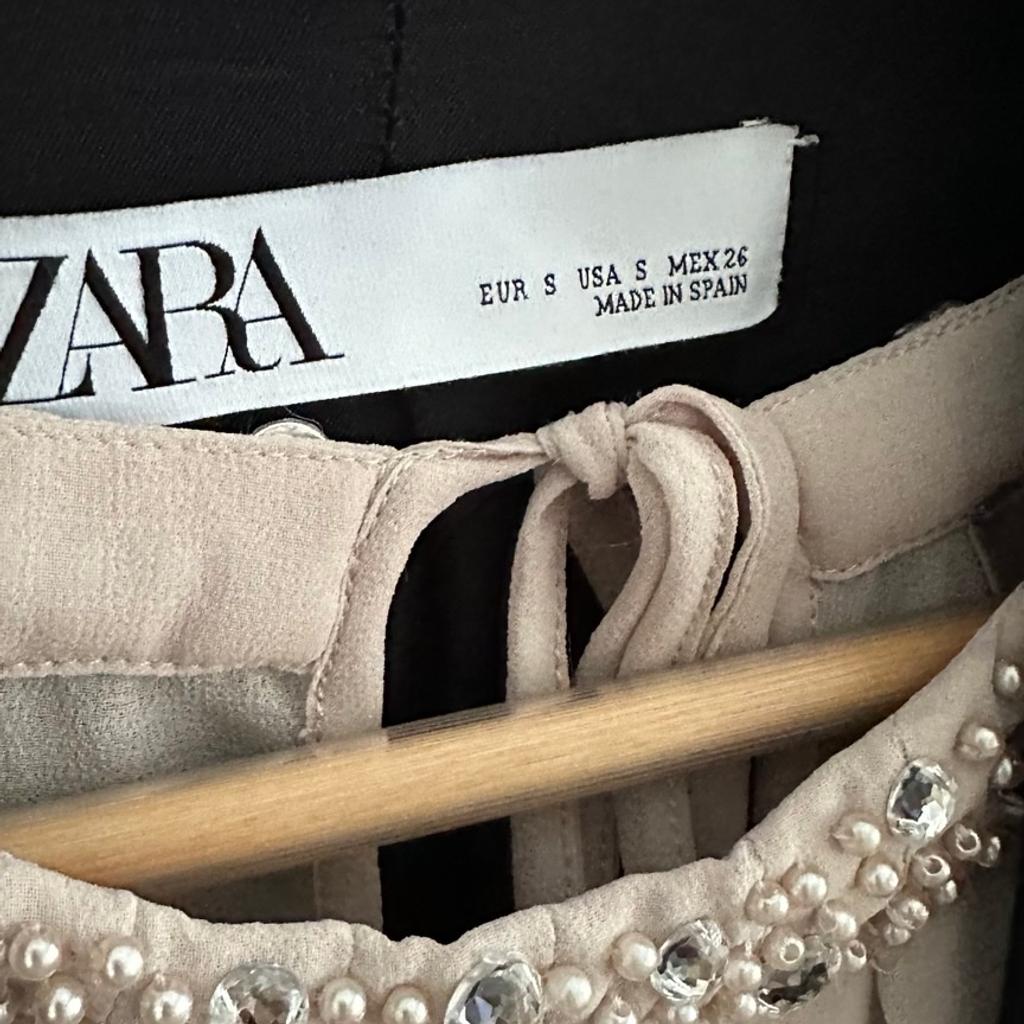 Zara Blazer Gr S
schwarz
Ärmel mit Raffung…33€

Hallhuber Gr 38
Blush
super hübsch…33€

Sieh dir auch meine anderen Anzeigen an …

Achtung Privatverkauf!!