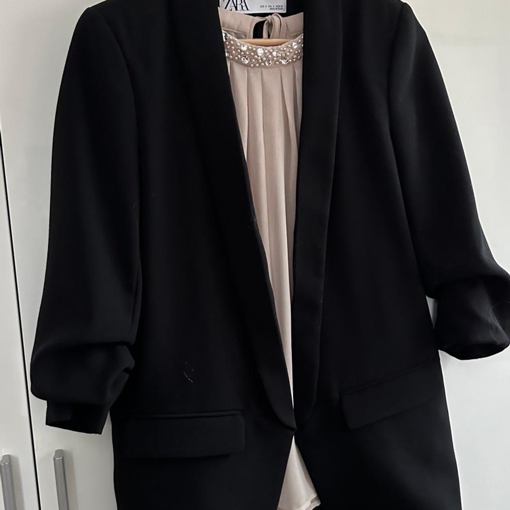 Zara Blazer Gr S
schwarz
Ärmel mit Raffung…33€

Hallhuber Gr 38
Blush
super hübsch…33€

Sieh dir auch meine anderen Anzeigen an …

Achtung Privatverkauf!!