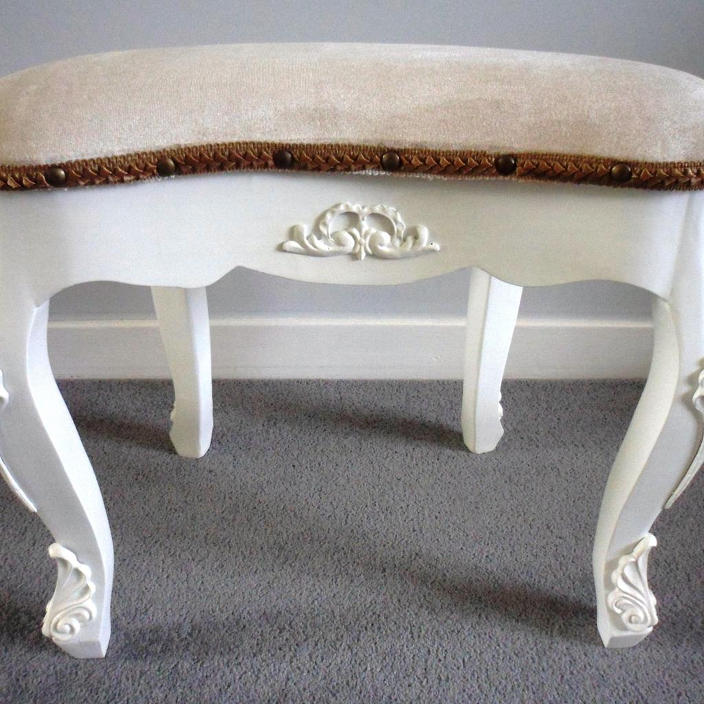 Brand new and unused - removed from box
White Ornate French Style Kidney Shape Dressing Table Gold Velour Stool
white with gold velvet upholstery - antique style dressing table stool
beautiful Antique French style with added carved detail to front and legs - kidney shaped seat with braiding and stud detail
small area of distressed paint on back
measures approx. H 40 cm x W 55 cm x D 36 cm
COLLECTION ONLY CASH or can deliver locally - WV6 WOLVERHAMPTON