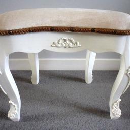 Brand new and unused - removed from box
White Ornate French Style Kidney Shape Dressing Table Gold Velour Stool
white with gold velvet upholstery - antique style dressing table stool
beautiful Antique French style with added carved detail to front and legs - kidney shaped seat with braiding and stud detail 
small area of distressed paint on back
measures approx. H 40 cm x W 55 cm x D 36 cm
COLLECTION ONLY CASH or can deliver locally - WV6 WOLVERHAMPTON