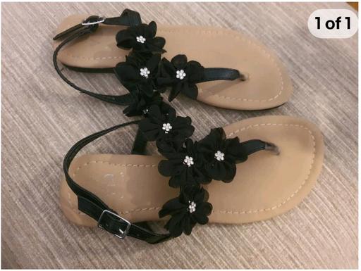 Buy & Sell Wiltshire Swindon - Photos for sz 1 Sandals with flower decoration