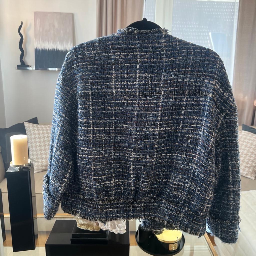 Jacke von Zara

Gr S

Zustand ungetragen

Farbe blau

Np 69,95€

Versand möglich muss aber vom Käufer selbst bezahlt werden