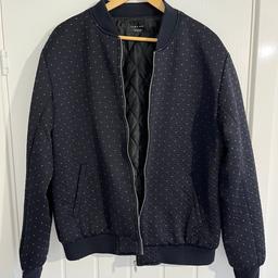 Padded navy blue Jacket from Zara.
Size is XL but would probably fit most Larges comfortably too.
Only worn a handful of times - excellent condition. From a pet free / smoke free home. Any questions please ask.