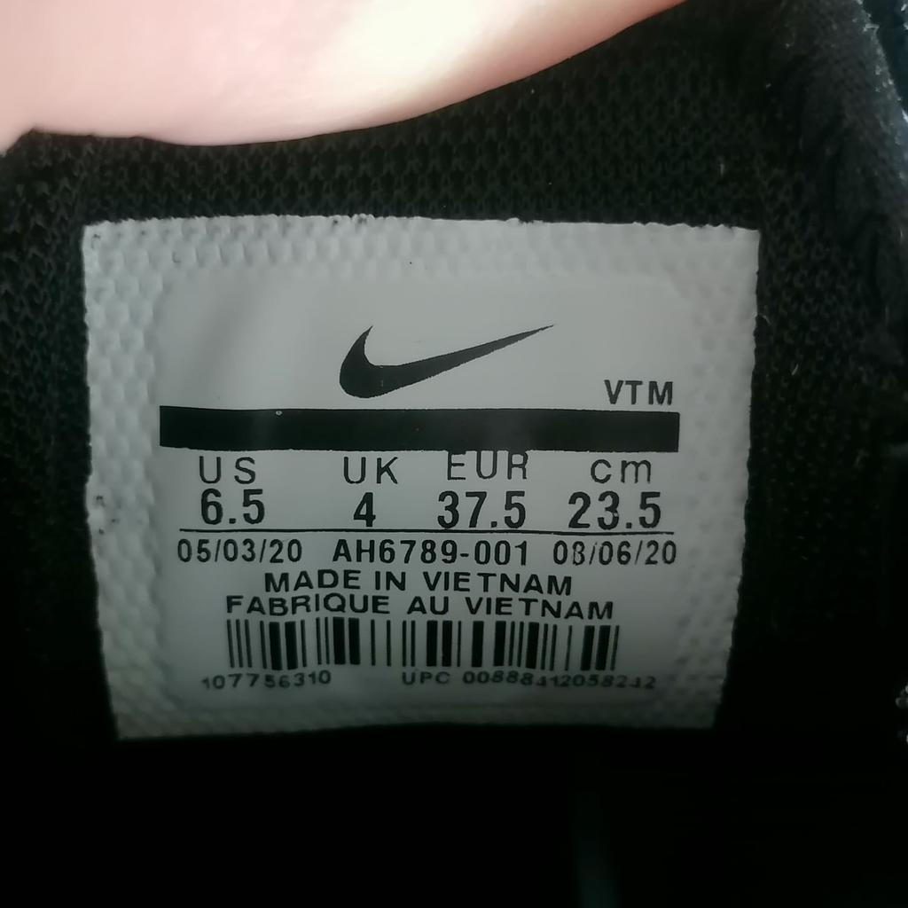 Nike Air Max 270 Schuhe Neu mit original Verpackung gr. 37. 5

Normaler Preis war 120 Euro