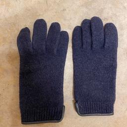 Hiermit Verkaufe ich Meine Handschuhe geeignet für Damen und Herren sehr sauber benützt
Größe: M
Farbe : Dunkelblau