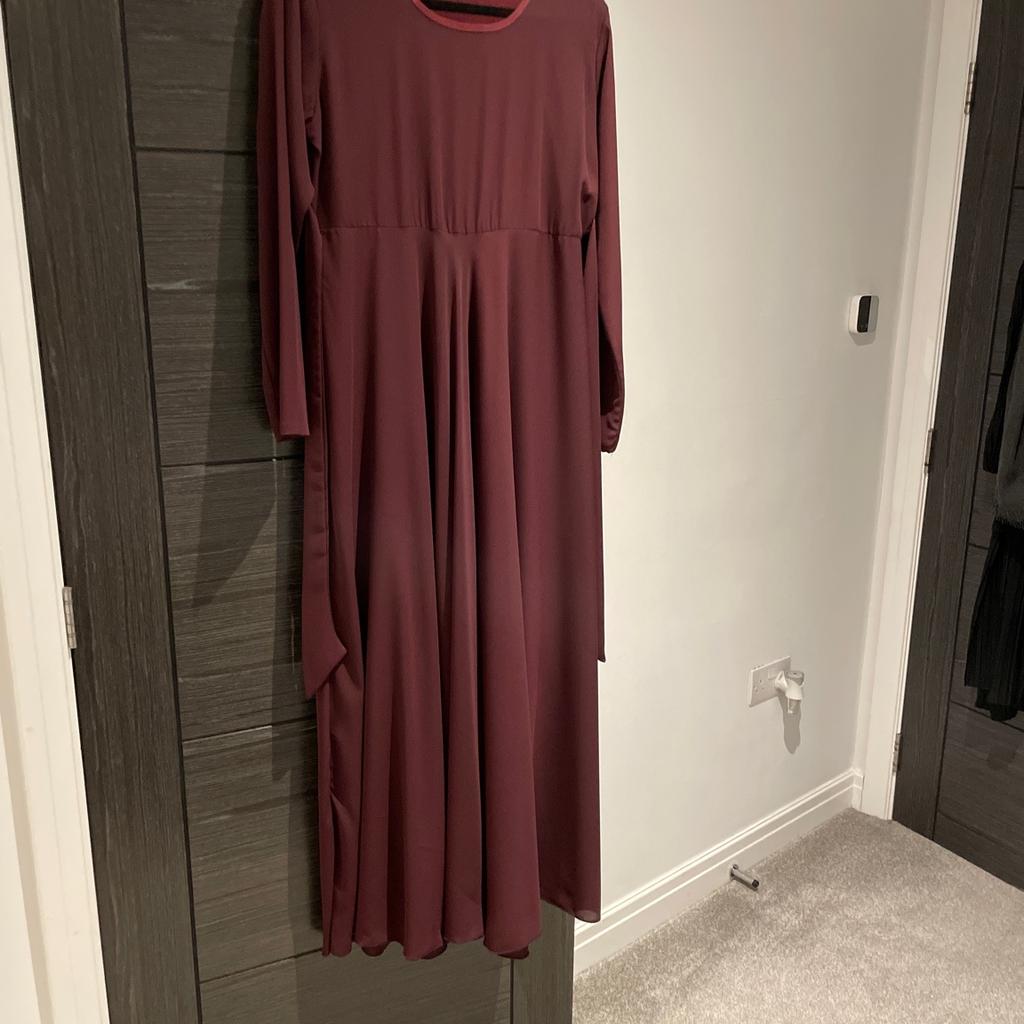 Light weight plum fully lined maxi dress
Brand new no tag
Can ve paired with heels and printed scarf
Or can be worn under a lhimono
Size 12/14