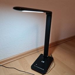Ich verkaufe diese LED Schreibtischlampe.
Die Lampe hat 2 Gelenke, sowie 7 Helligkeitsstufen und kann somit beliebig eingestellt werden. Sie funktioniert einwandfrei.
Keine Garantie oder Rücknahme, da Privatverkauf