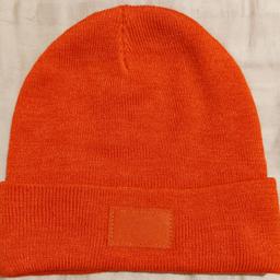 New Red Woolen Beanie Hat. One Size Suitable for Male or Female will keep your Head Very Warm.
NOW REDUCED 