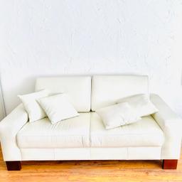 Neuwertiges Ledersofa in weiß zu verkaufen. Aufgrund eines Fehlkaufs wurde das Sofa kaum benutzt und somit ist in besten Zustand. 

Die passenden Kissen (4 Stück) gibt es noch dazu. 

H: ca.  70
B: ca. 175
T: ca. 95


Der Verkauf erfolgt unter Ausschluss jeglicher Gewährleistung!