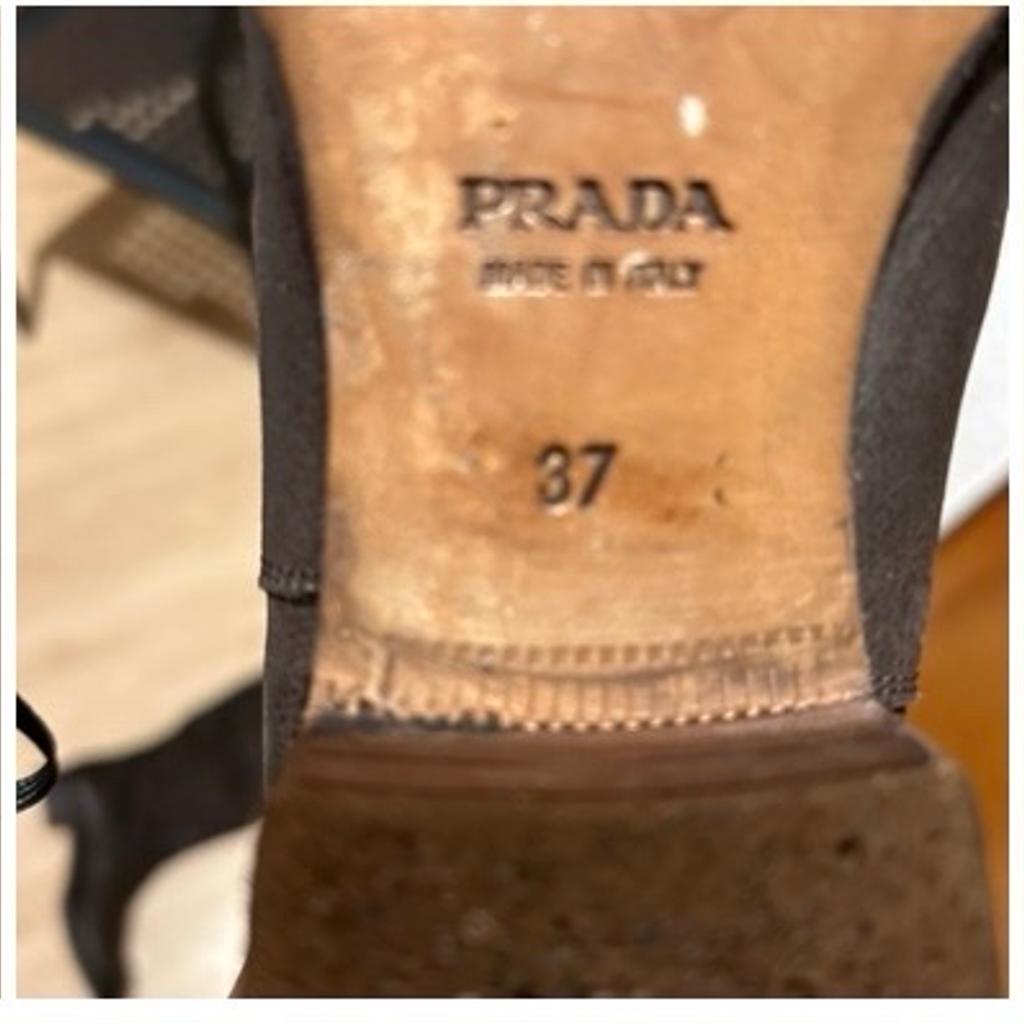 Sehr schöne Stiefel von Prada
Nur ein paar mal getragen

Leder
