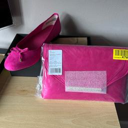 Brand new ladies shoes and bag, brought for a wedding but changed to orange

Collection se9 New Eltham