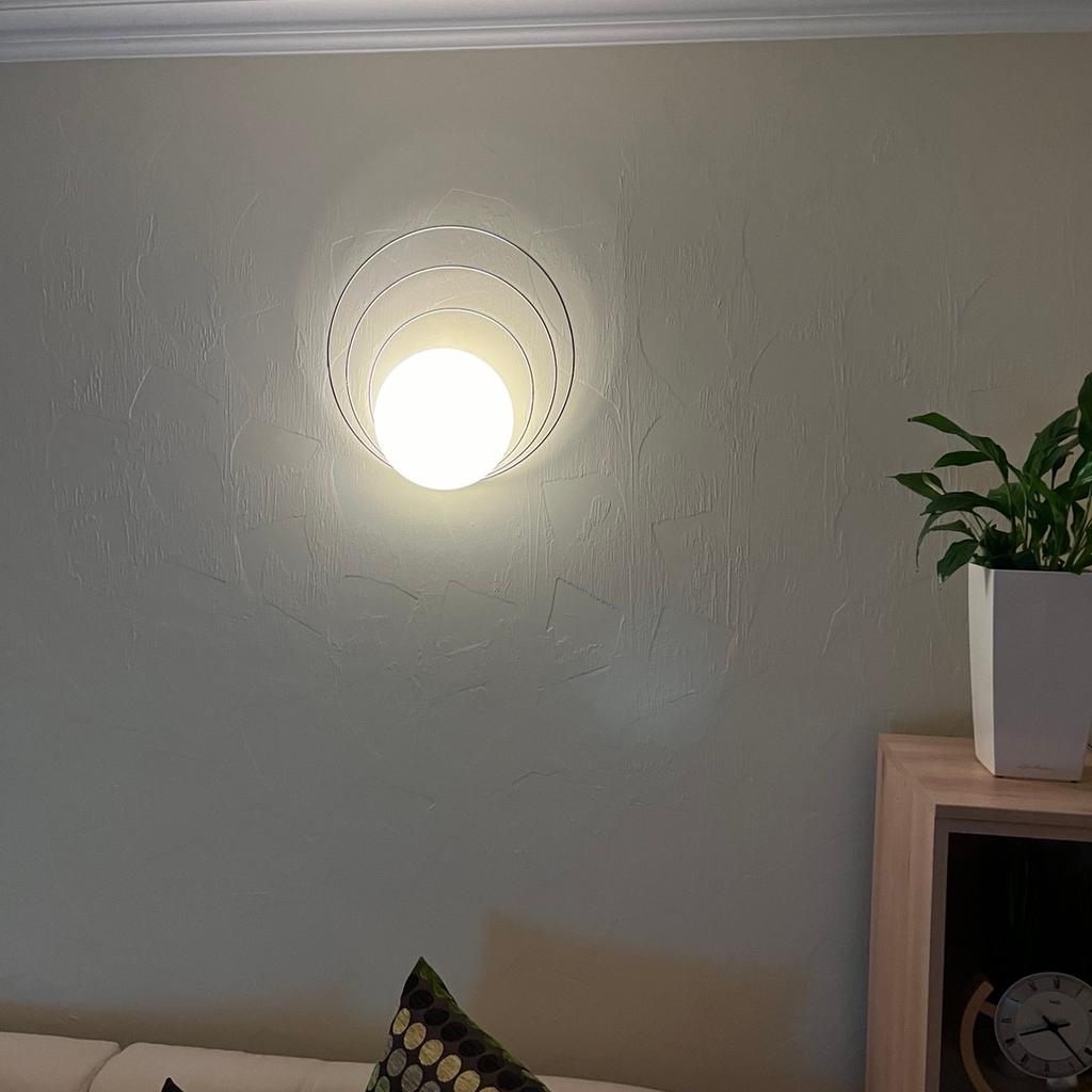 Designer Wandlampen mit 2 Schrauben Höhe 40 cm Breite 40 cm
für sparsames Licht
Preis für 2 Lampen