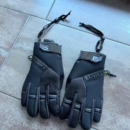 Verkaufe Burton Snowboard Handschuhe
in der Größe M. Sind in einem gutem Zustand.
Versand möglich mit GLS inkl Trackingnummer.
Da es sich um ein Privatverkauf handelt keine Garantie oder Rücknahme möglich.