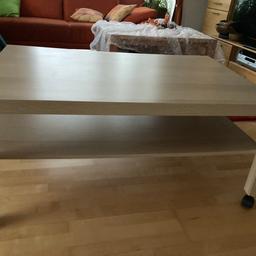 Tisch für Wohnzimmer - fahrbar
Höhe 52cm mit Rollen
Breite 78cm
Länge 118cm
Zeigt schon leichte Gebrauchsspuren