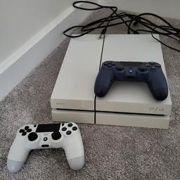 1. PS4 console - 500GB White
2. 2 PS4 Dual Shock controllers - white and midnight blue
3. 30 games (CD)