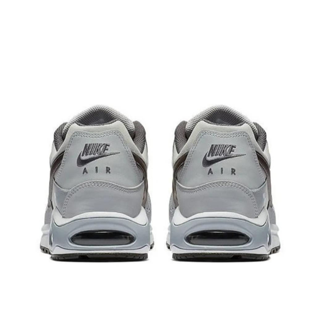 Nike air max command leder.
Farbe Grau
Größen 46-45.5-45-44-43-42.5-42-41-40.5-40