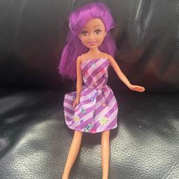 Used but in good condition. Girls doll in the style of a Barbie (but not Barbie). Smoke & pet free home. Collection only.