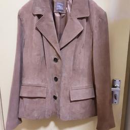 Really nice real suede blazer size 20 has never been worn. Lovely Tan colour and looks great on.