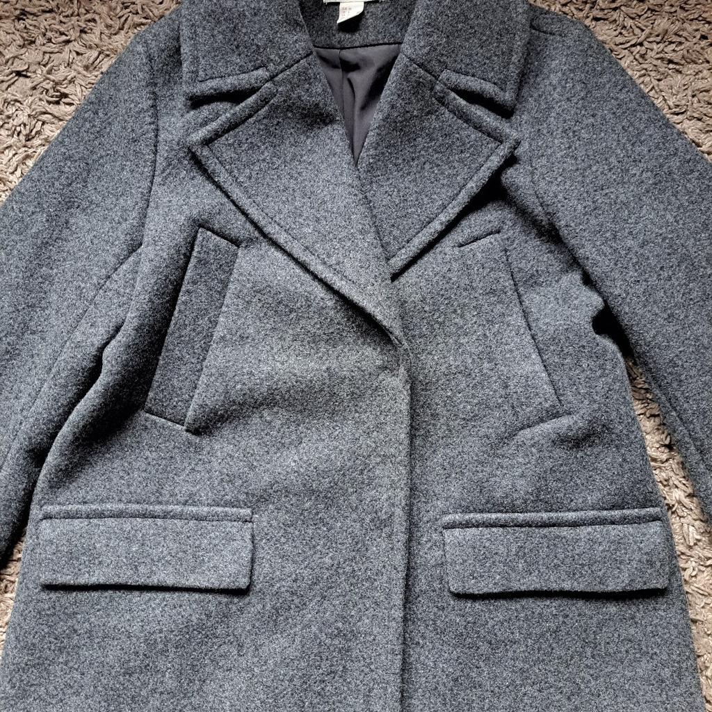 Hier verkaufe ich ein Damen Jacke von der Marke "H&M"

Selten getragen, wie neu

Grösse - M/38

Farbe - grau

Versandkosten 6,99€ (Versicherter Versand)

Für mehr fragen kontaktieren sie mich bitte

Keine Rücknahme und keine Haftung

Festpreis