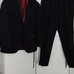 Black Tuxedo Jacket 40/42
Black Trousers 34S length 28
Satin strip across top pocket on jacket. Satin on collar down to button. 2 vents at back.
Trousers have Satin strip down side of legs. Very good condition, only worn 2 times.
£40ono