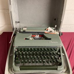 Olympia Schreibmaschine mit Koffer