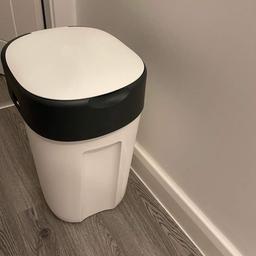 For sale like new tommee tippee bin. Haven’t used it as it was gifted without bags in it. Can deliver locally if needed
