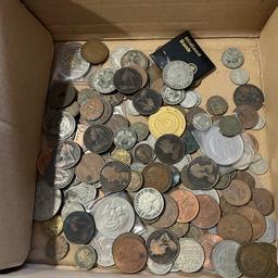 Huge job lot of coins mostly all english some are very old i dont no about coins but theres some really old ones early victoria head
Late victoria head and lots lots more one is a millenium gold coin seling as job lot unsorted