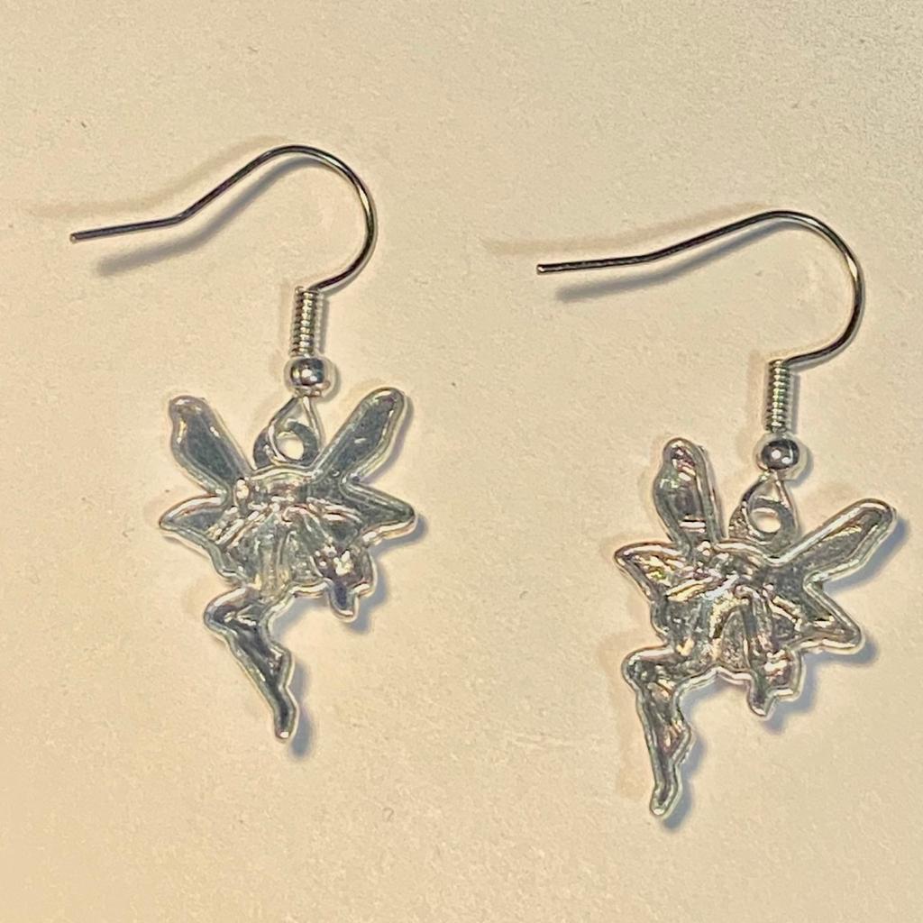 Handmade fairy earrings
matching necklace on my page
very cute
billie eilish theme (her tattoo)

mythology, fairy core, grunge, punk, indie earrings