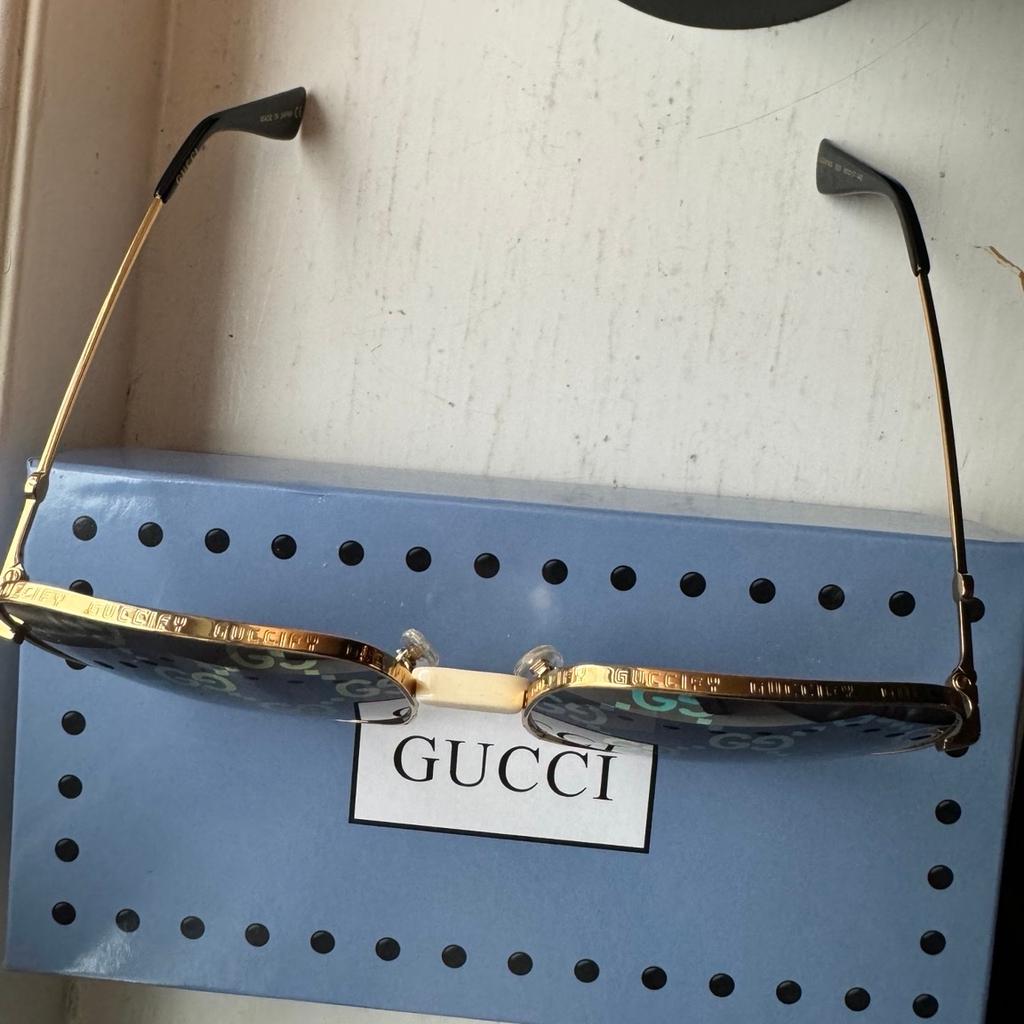 Stunning ladies Gucci sunglasses in excellent condition
Hardly worn from new
Comes with original case
