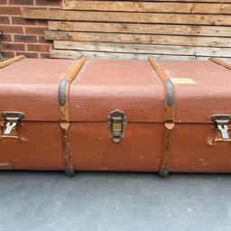 Large vintage steamer trunk suitcase.
Nice item but needs new locks.
Open to offers.
Compete with internal draw/tray