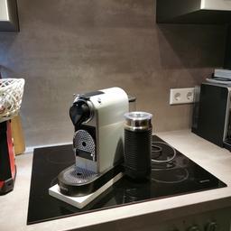 Kaffeekapfelmachine Nespresso Krups
„Citiz & Milk“
Wie neu !!

Selbstabholung in 5202 Neumarkt aW