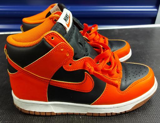 Buy & Sell North London De Beauvoir Town - North London - Photos for Nike Dunk High Orange & Black Trainers Size 5