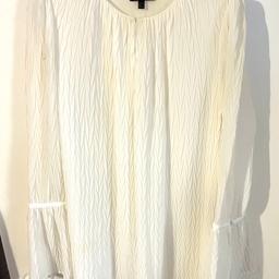 Hi and welcome to this gorgeous looking style ladies Massimo Dutti Pleated Flared Sleeves Blouse Size 36 Uk 8 in perfect condition thanks